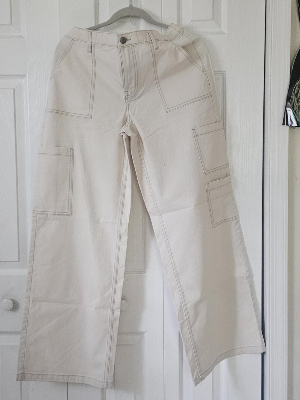 Women’s Cream Cargo Wide-Leg Pants